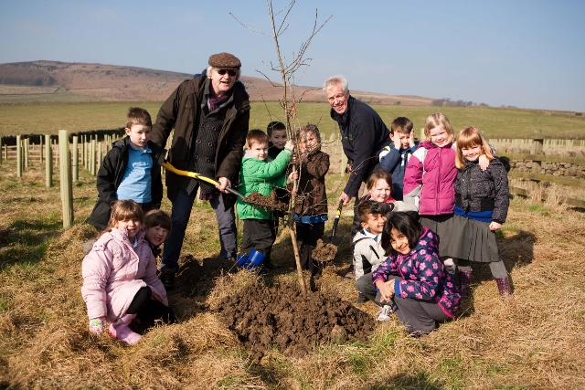 Millionth Tree Children from Christ Church Primary join YDMT’s David Sharrod and actor Simon Rouse in planting the Trust’s millionth tree